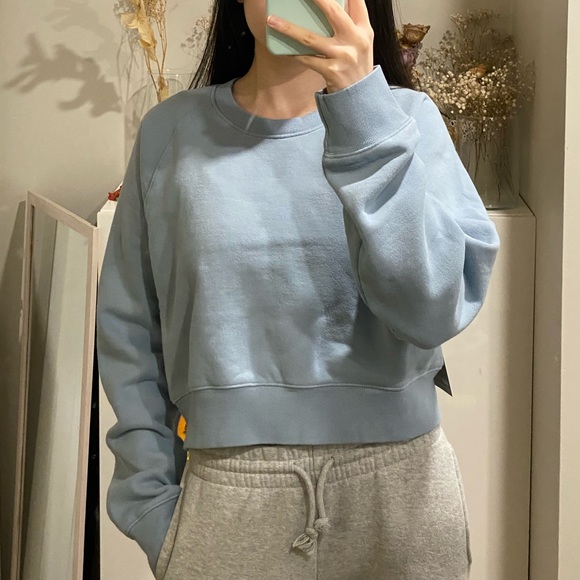 Aritzia Tops - Aritzia Tna Cozy Fleece Perfect Raglan Sweatshirt